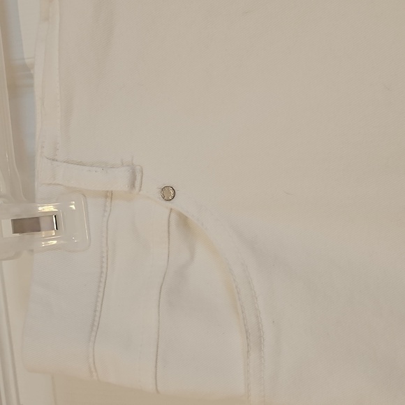 Women's White Cropped Frayed-Hem Jeans - Picture 6 of 14